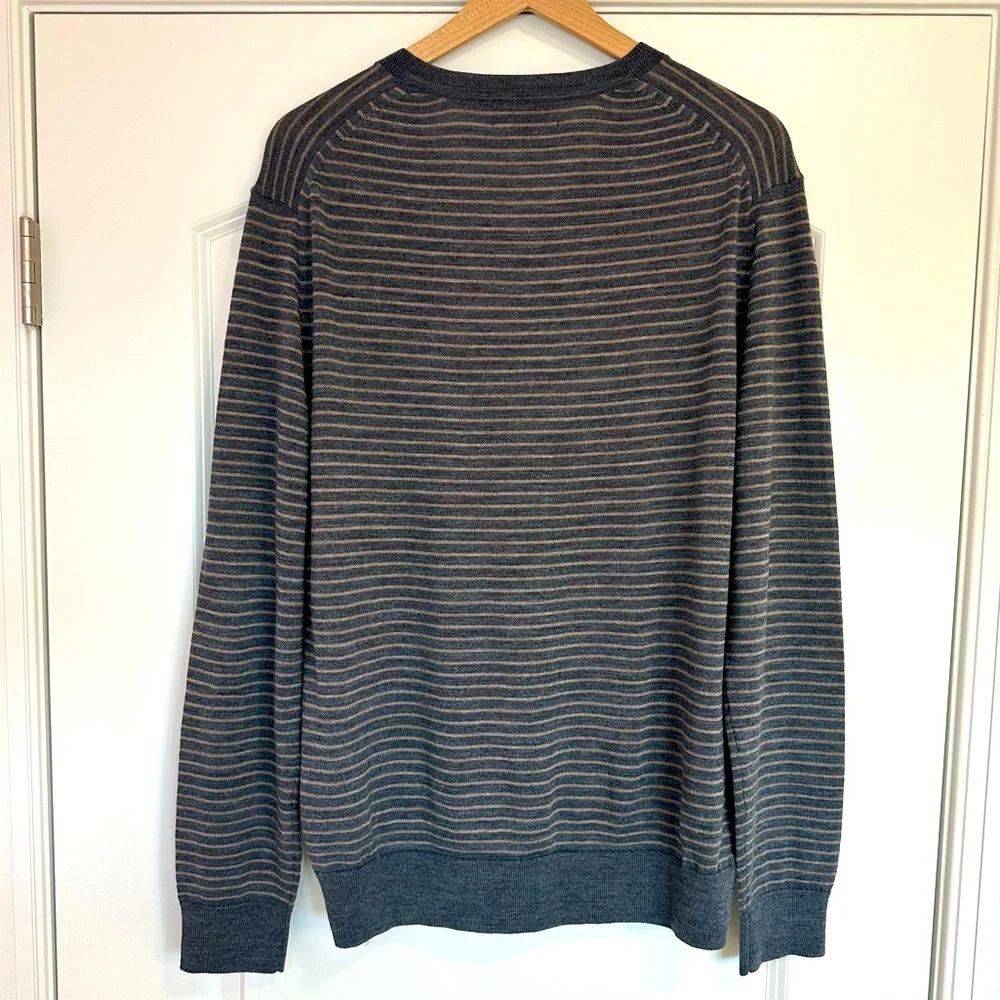 Men's Banana Republic Gray Merino Wool V-neck Pullover Sweater Large